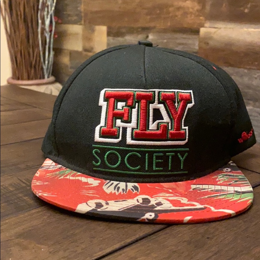 🎯 Fly Society Snap Back